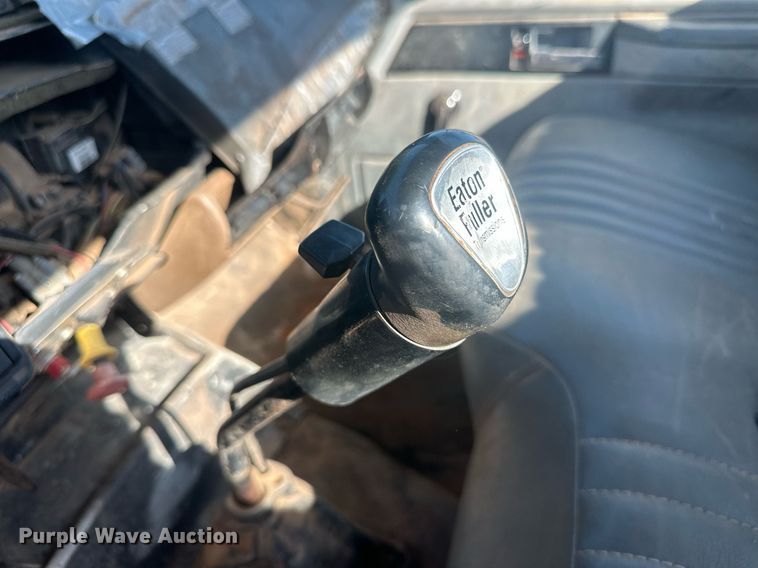 image for item OC9512 1998 Chevrolet C7500  truck cab and chassis