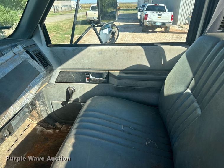 image for item OC9512 1998 Chevrolet C7500  truck cab and chassis