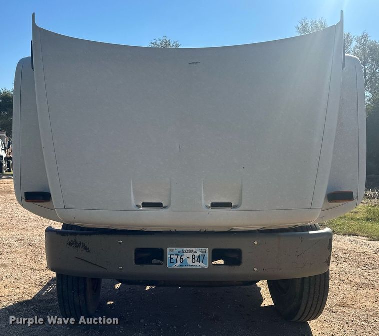 image for item OC9512 1998 Chevrolet C7500  truck cab and chassis