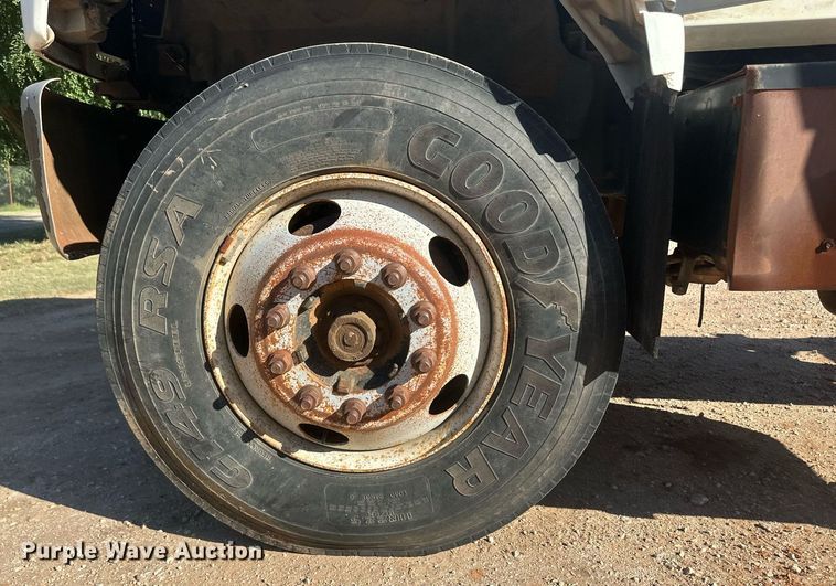 image for item OC9512 1998 Chevrolet C7500  truck cab and chassis