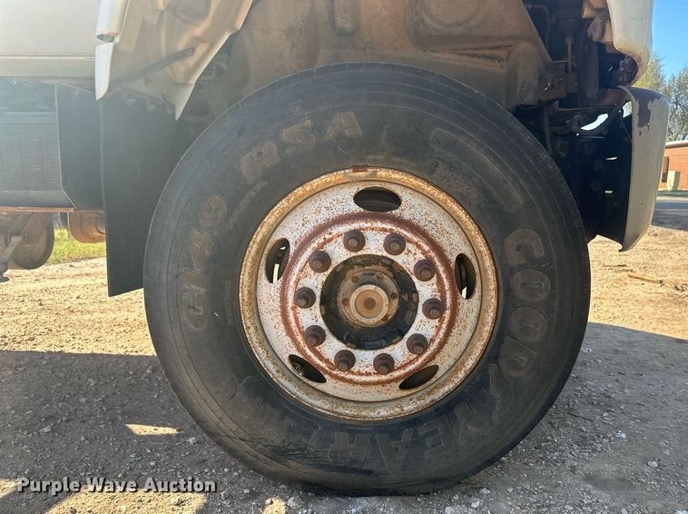 image for item OC9512 1998 Chevrolet C7500  truck cab and chassis