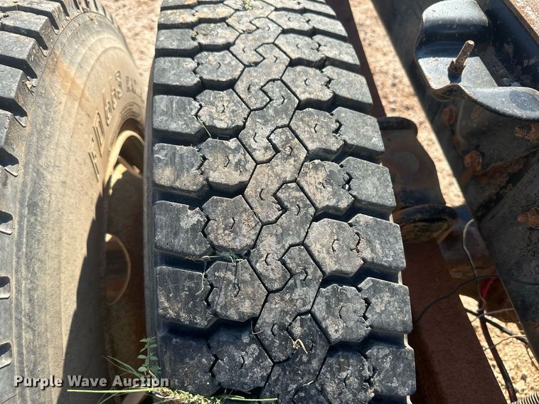 image for item OC9512 1998 Chevrolet C7500  truck cab and chassis