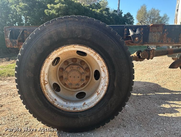 image for item OC9512 1998 Chevrolet C7500  truck cab and chassis