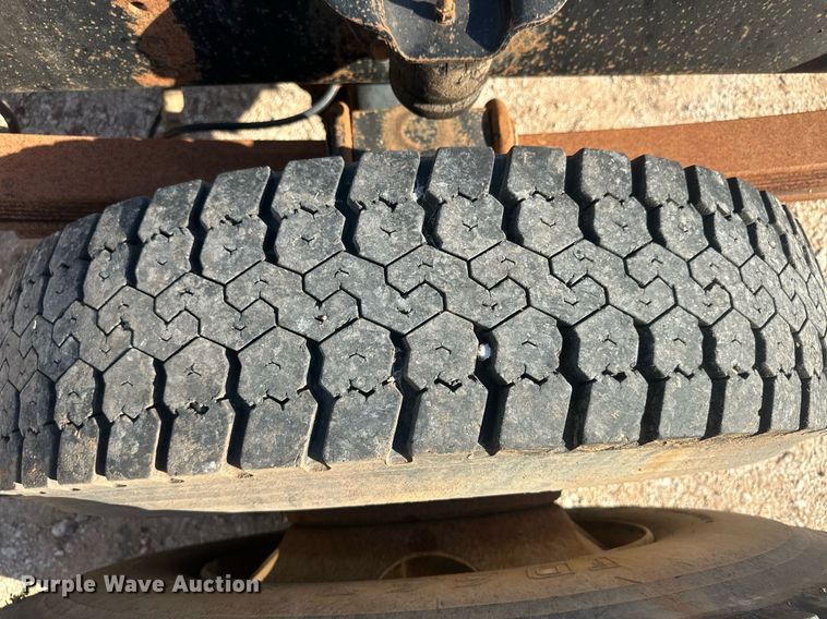 image for item OC9512 1998 Chevrolet C7500  truck cab and chassis