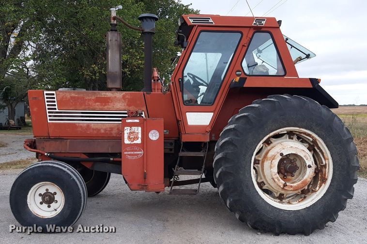 image for item OF9445 Hesston 1580  tractor