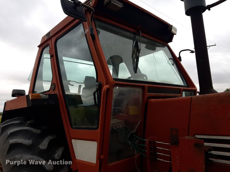 image for item OF9445 Hesston 1580  tractor