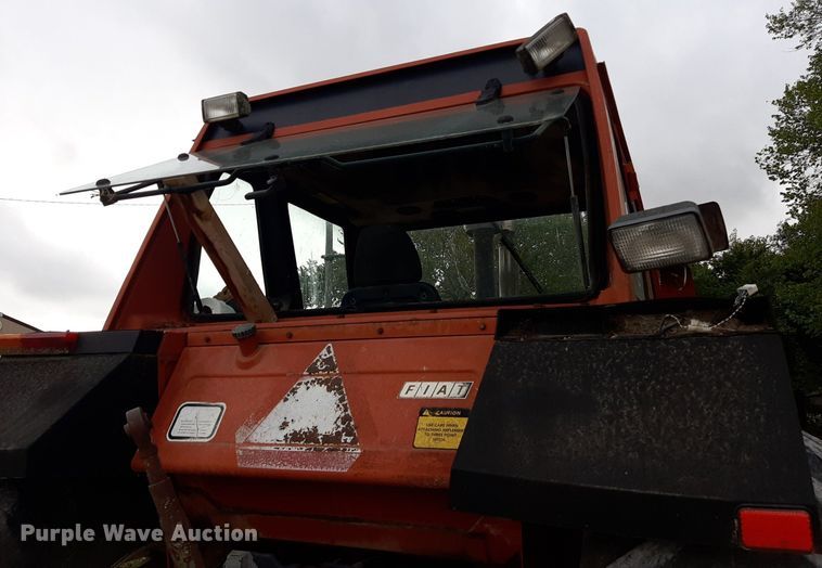 image for item OF9445 Hesston 1580  tractor