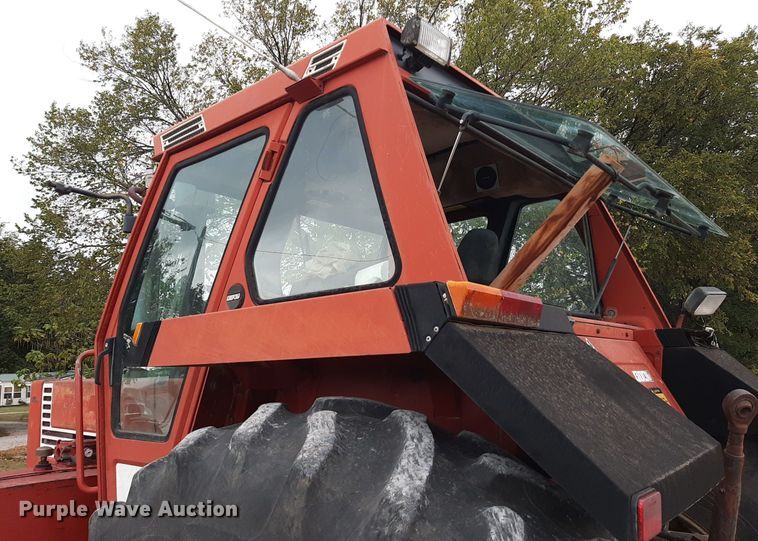 image for item OF9445 Hesston 1580  tractor