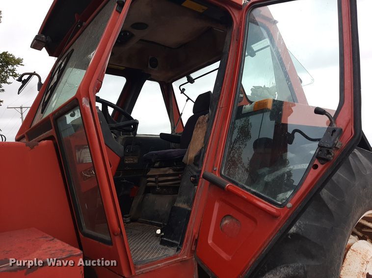 image for item OF9445 Hesston 1580  tractor