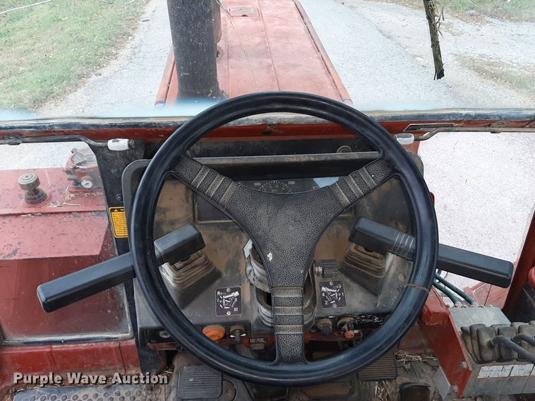 image for item OF9445 Hesston 1580  tractor