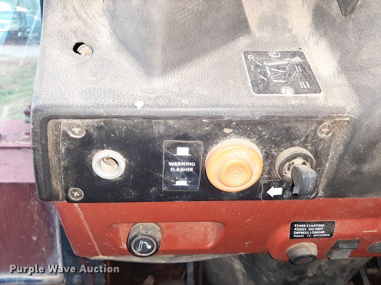 image for item OF9445 Hesston 1580  tractor