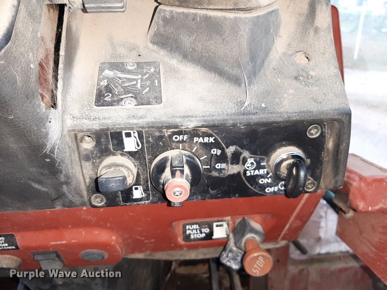 image for item OF9445 Hesston 1580  tractor