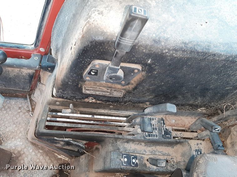 image for item OF9445 Hesston 1580  tractor