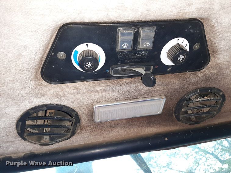 image for item OF9445 Hesston 1580  tractor