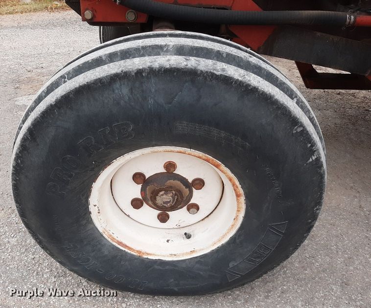 image for item OF9445 Hesston 1580  tractor