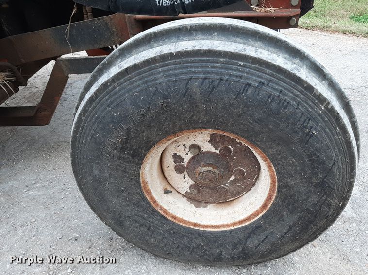 image for item OF9445 Hesston 1580  tractor