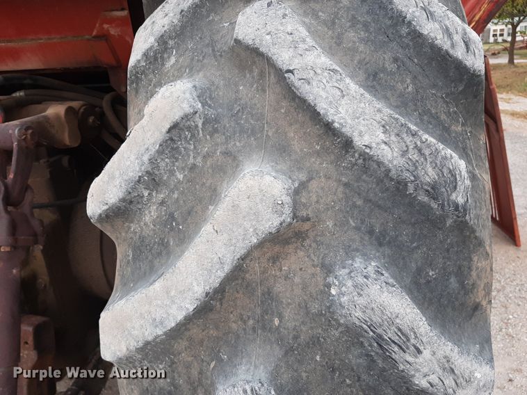 image for item OF9445 Hesston 1580  tractor