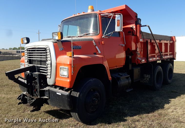 image for item OF9479 1989 Ford  LNT8000  dump truck