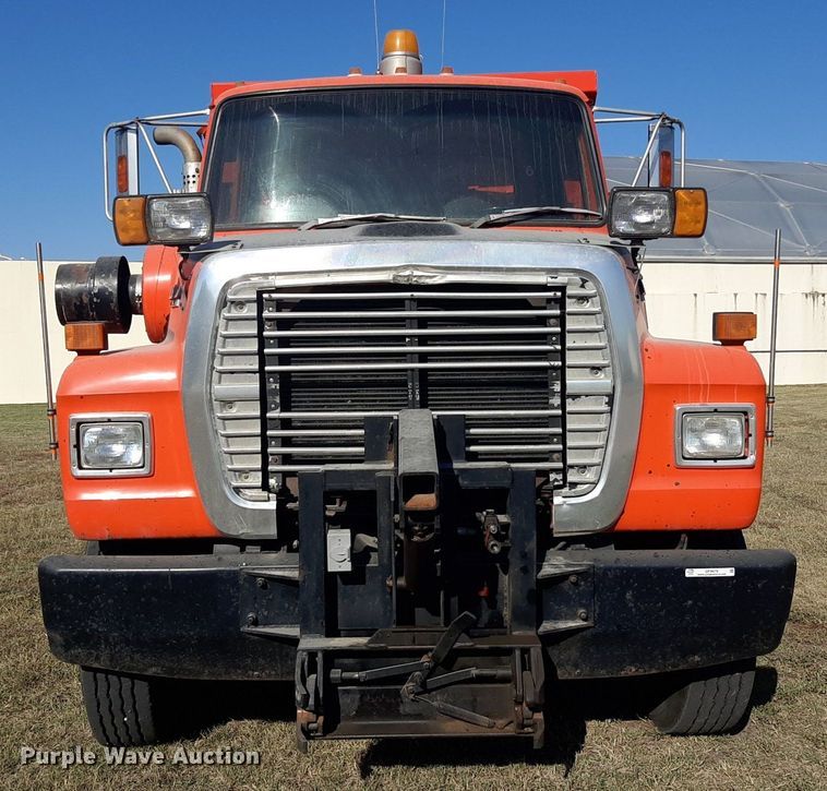 image for item OF9479 1989 Ford  LNT8000  dump truck