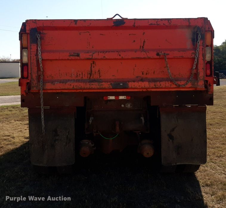 image for item OF9479 1989 Ford  LNT8000  dump truck