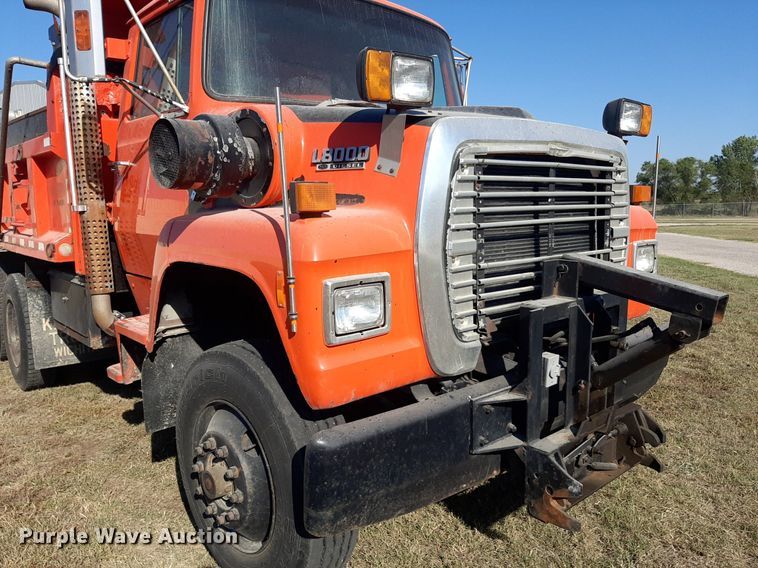 image for item OF9479 1989 Ford  LNT8000  dump truck
