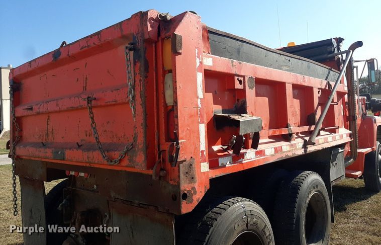 image for item OF9479 1989 Ford  LNT8000  dump truck