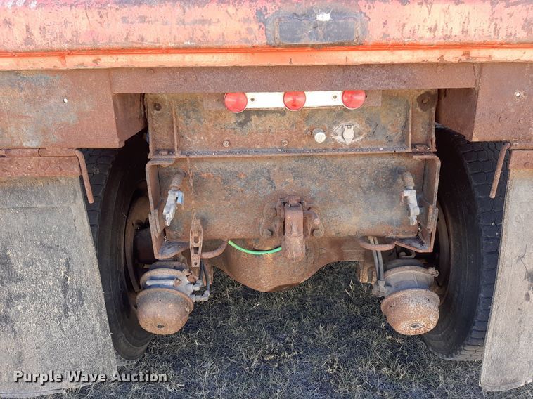 image for item OF9479 1989 Ford  LNT8000  dump truck