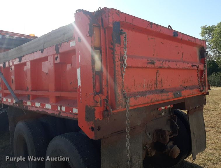 image for item OF9479 1989 Ford  LNT8000  dump truck