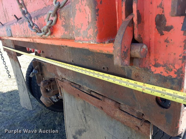 image for item OF9479 1989 Ford  LNT8000  dump truck