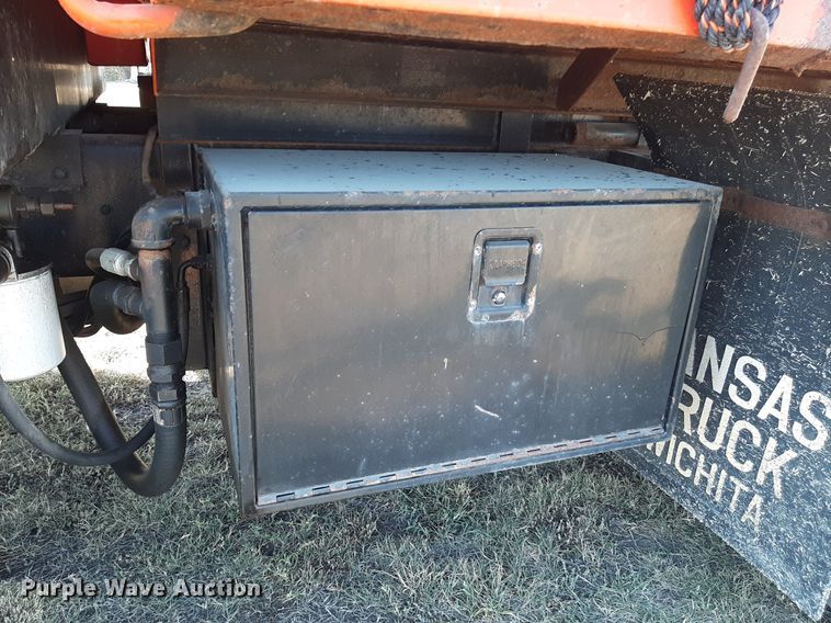 image for item OF9479 1989 Ford  LNT8000  dump truck