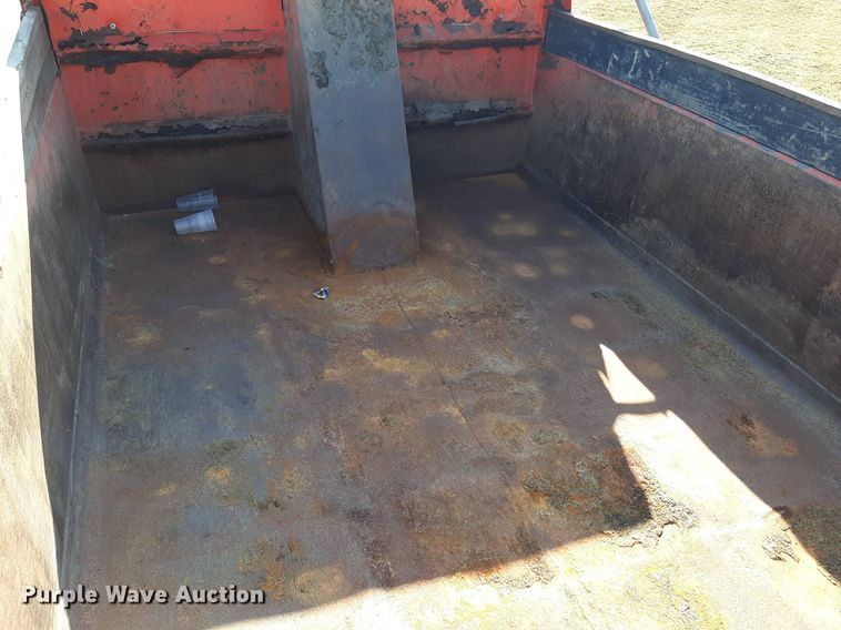 image for item OF9479 1989 Ford  LNT8000  dump truck