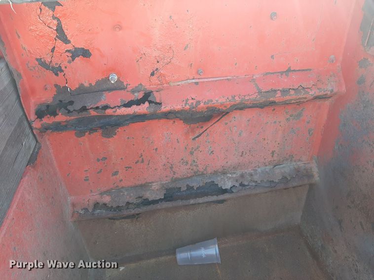 image for item OF9479 1989 Ford  LNT8000  dump truck