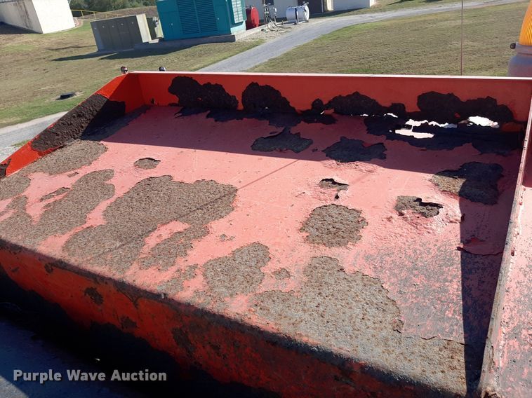 image for item OF9479 1989 Ford  LNT8000  dump truck