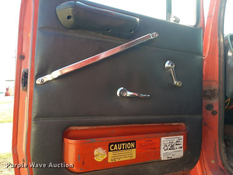 image for item OF9479 1989 Ford  LNT8000  dump truck