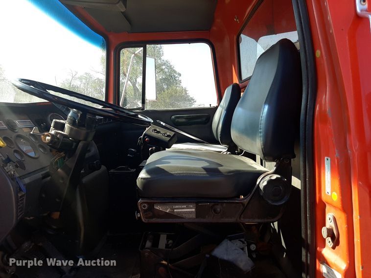 image for item OF9479 1989 Ford  LNT8000  dump truck