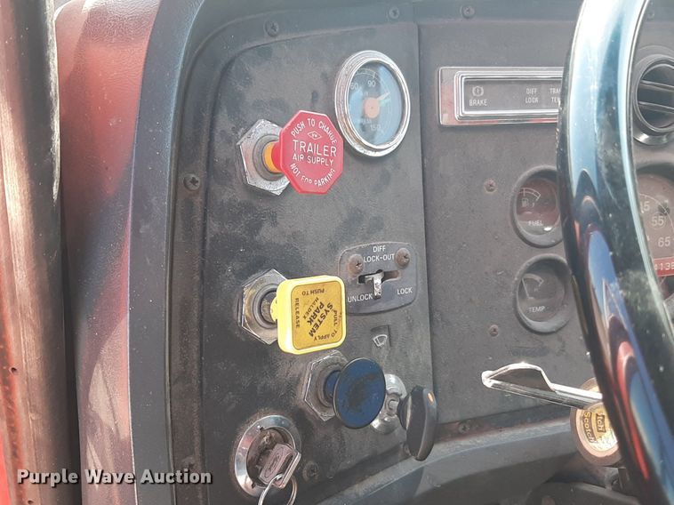 image for item OF9479 1989 Ford  LNT8000  dump truck