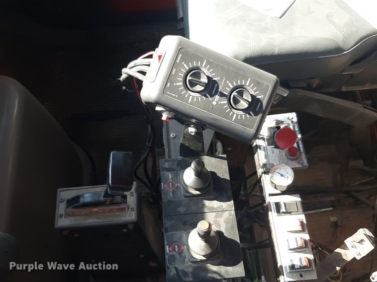 image for item OF9479 1989 Ford  LNT8000  dump truck