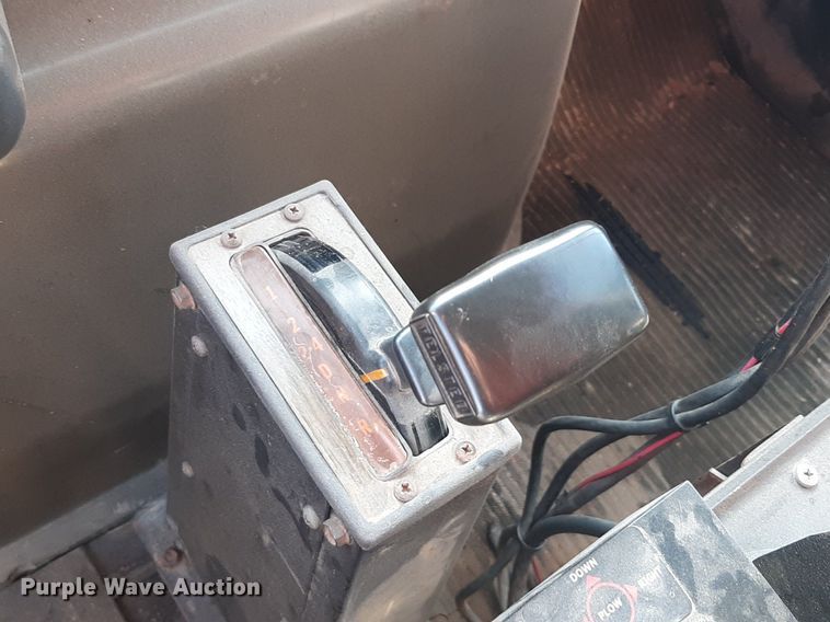 image for item OF9479 1989 Ford  LNT8000  dump truck