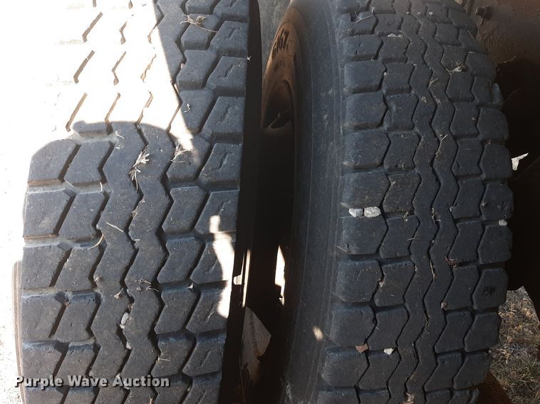 image for item OF9479 1989 Ford  LNT8000  dump truck