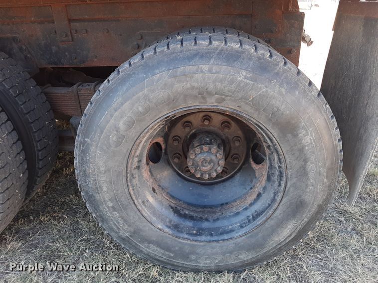 image for item OF9479 1989 Ford  LNT8000  dump truck