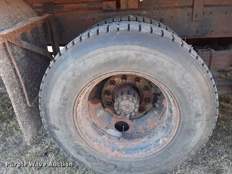 image for item OF9479 1989 Ford  LNT8000  dump truck