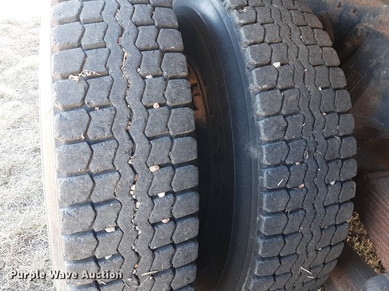 image for item OF9479 1989 Ford  LNT8000  dump truck