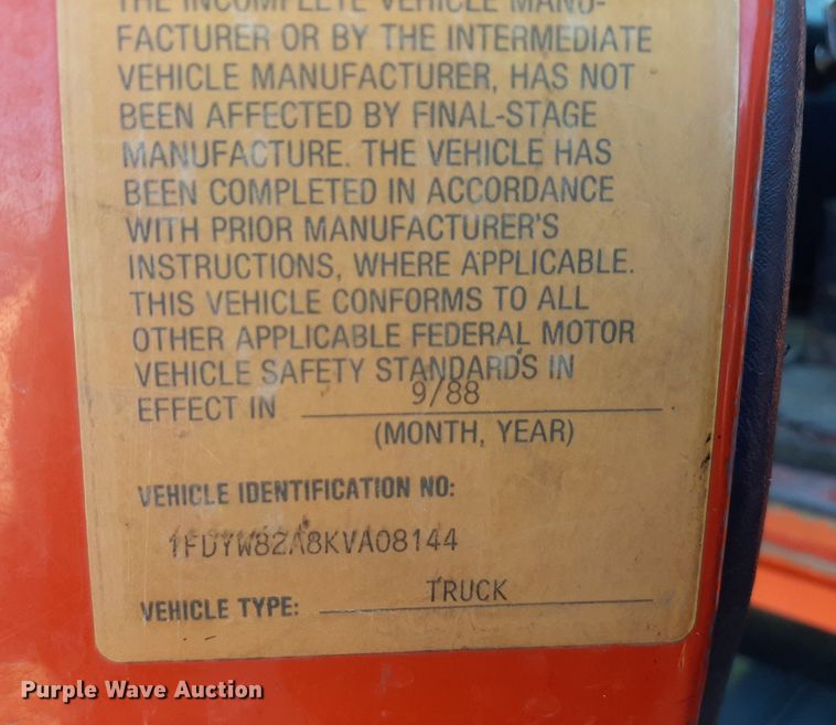 image for item OF9479 1989 Ford  LNT8000  dump truck