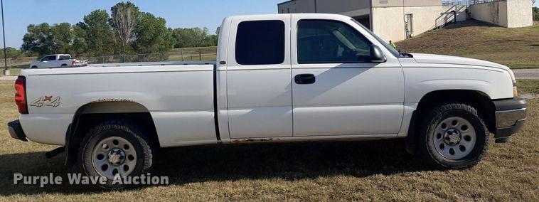 image for item OF9481 2005 Chevrolet Silverado 1500  Ext. Cab pickup truck