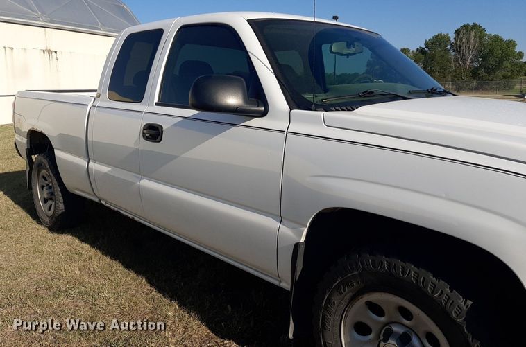image for item OF9481 2005 Chevrolet Silverado 1500  Ext. Cab pickup truck