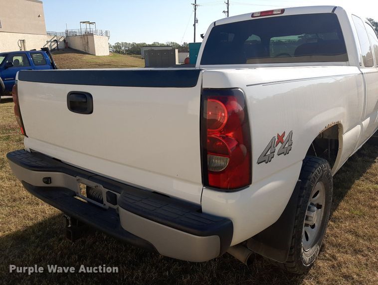 image for item OF9481 2005 Chevrolet Silverado 1500  Ext. Cab pickup truck