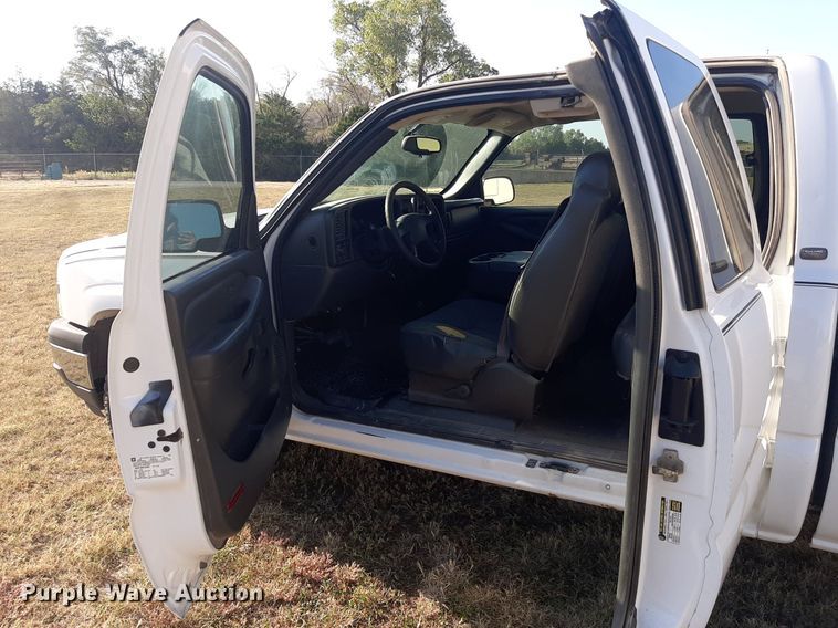 image for item OF9481 2005 Chevrolet Silverado 1500  Ext. Cab pickup truck