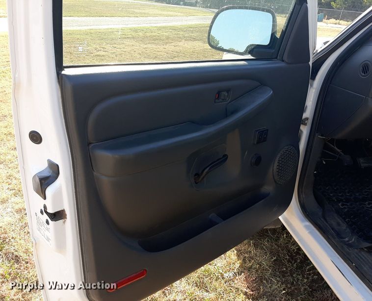image for item OF9481 2005 Chevrolet Silverado 1500  Ext. Cab pickup truck