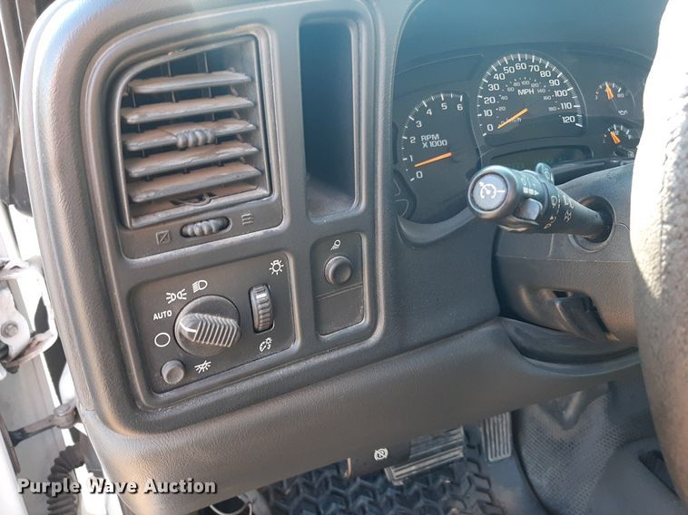 image for item OF9481 2005 Chevrolet Silverado 1500  Ext. Cab pickup truck