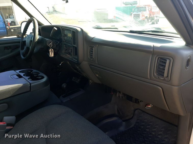image for item OF9481 2005 Chevrolet Silverado 1500  Ext. Cab pickup truck